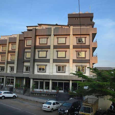 R Empire Revtree Hotel Davanagere Ngoại thất bức ảnh
