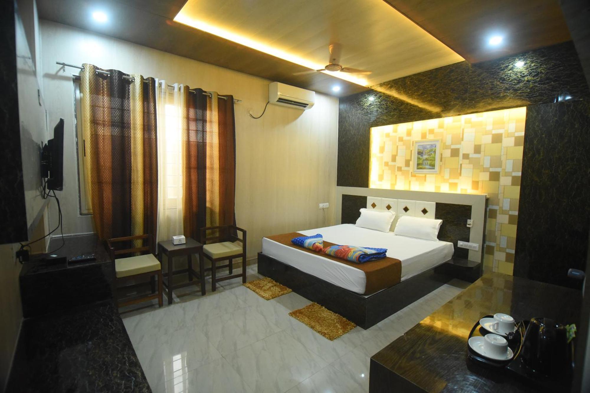 R Empire Revtree Hotel Davanagere Ngoại thất bức ảnh