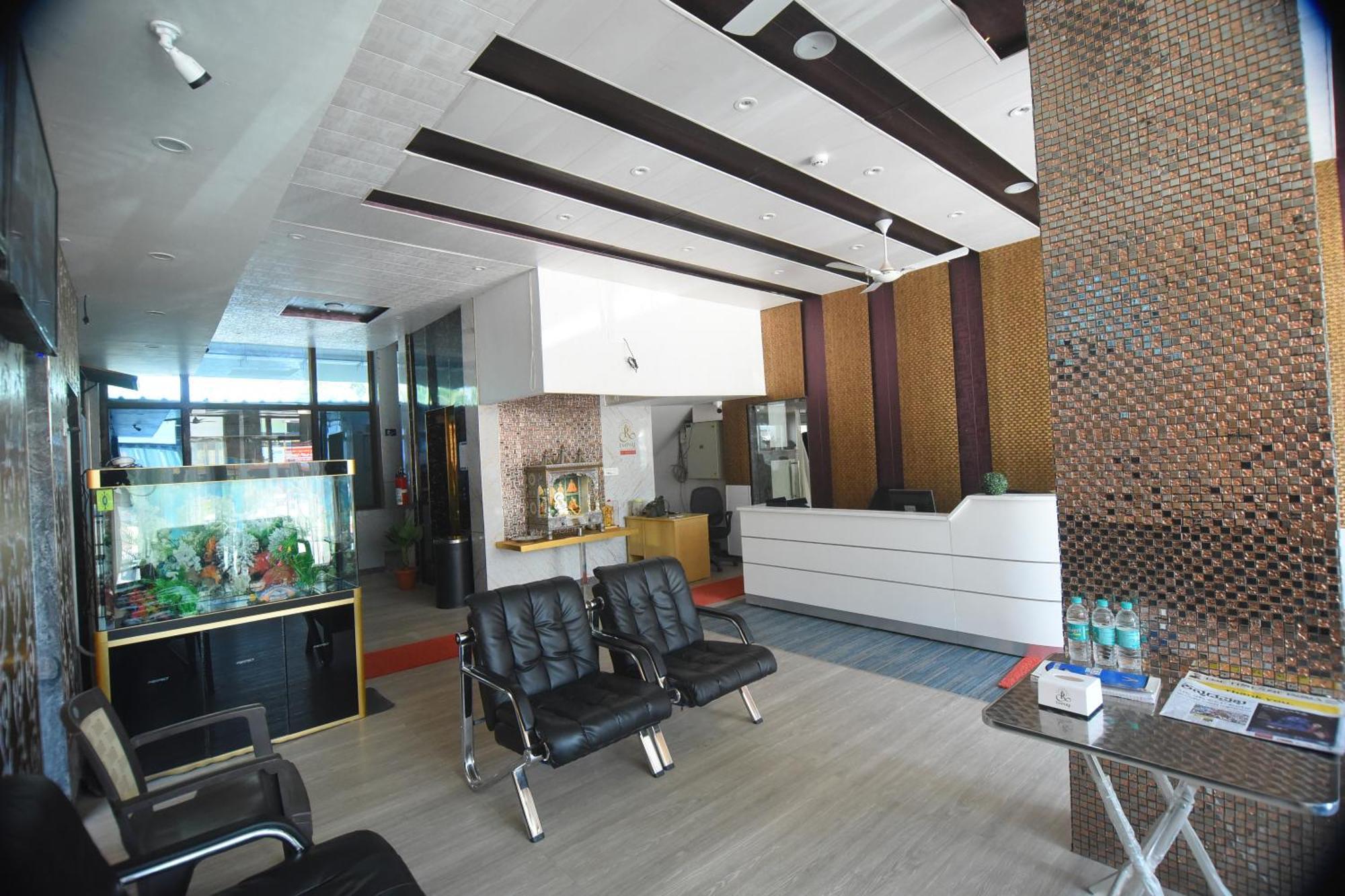 R Empire Revtree Hotel Davanagere Ngoại thất bức ảnh
