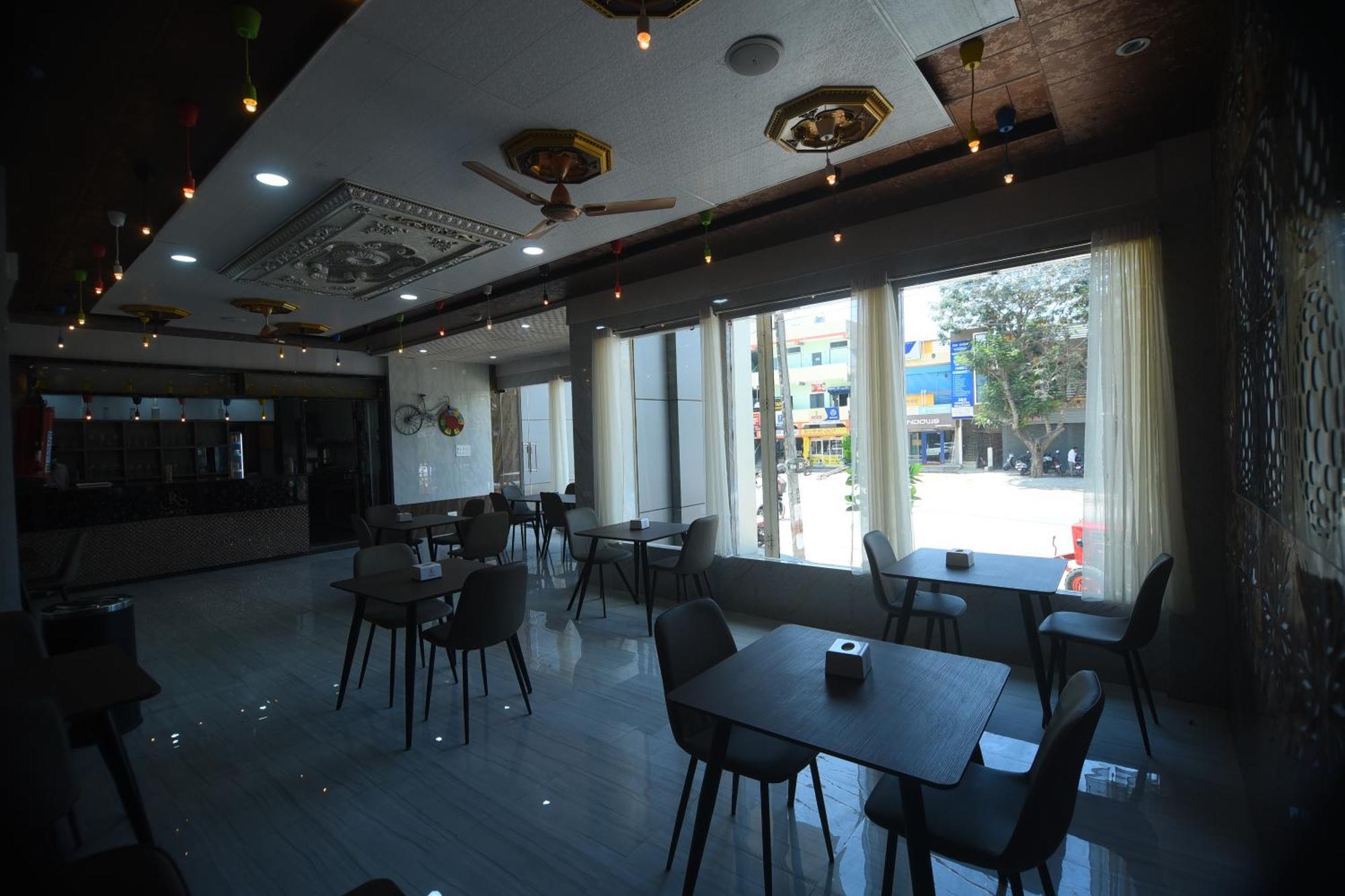 R Empire Revtree Hotel Davanagere Ngoại thất bức ảnh