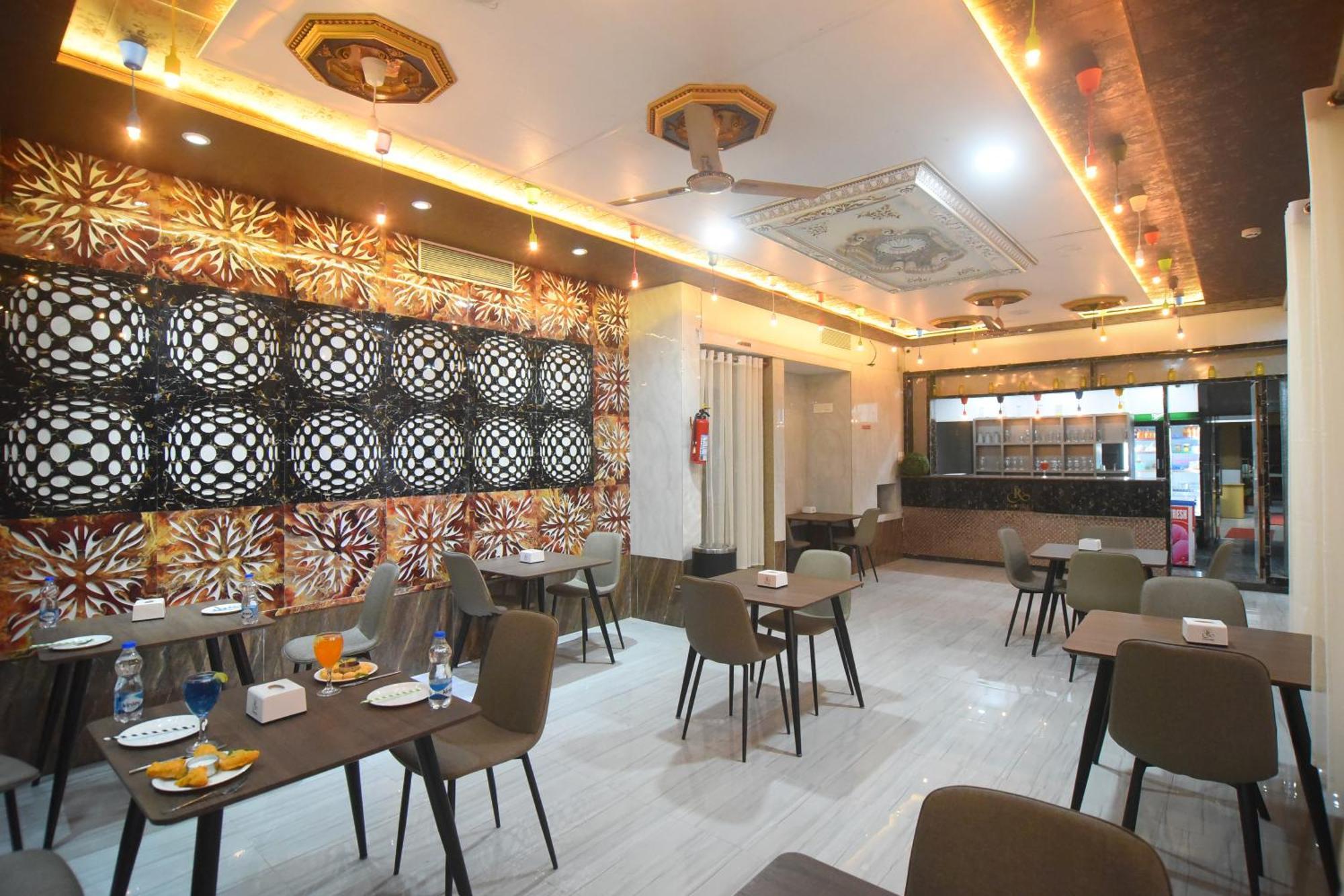 R Empire Revtree Hotel Davanagere Ngoại thất bức ảnh