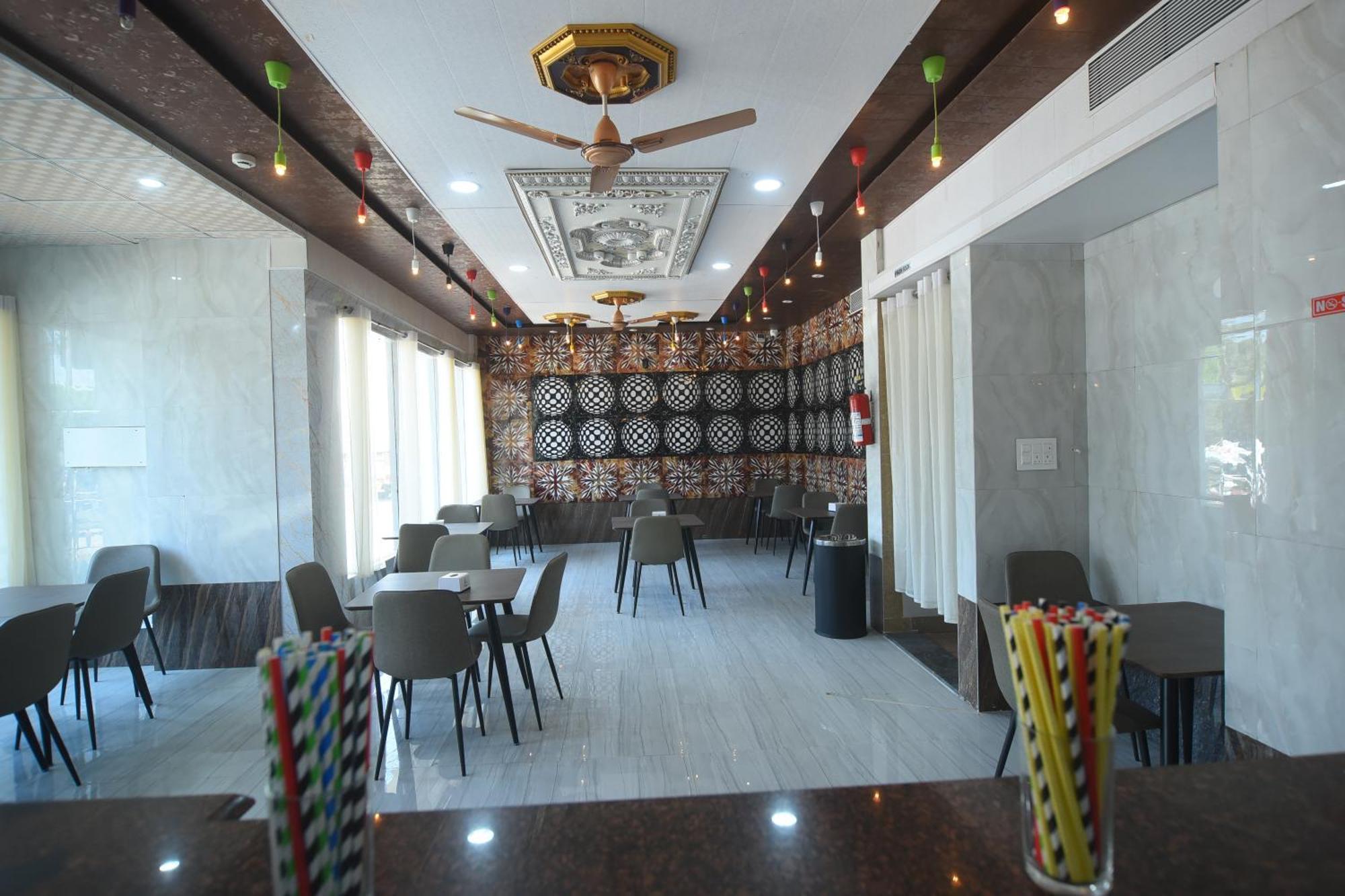 R Empire Revtree Hotel Davanagere Ngoại thất bức ảnh
