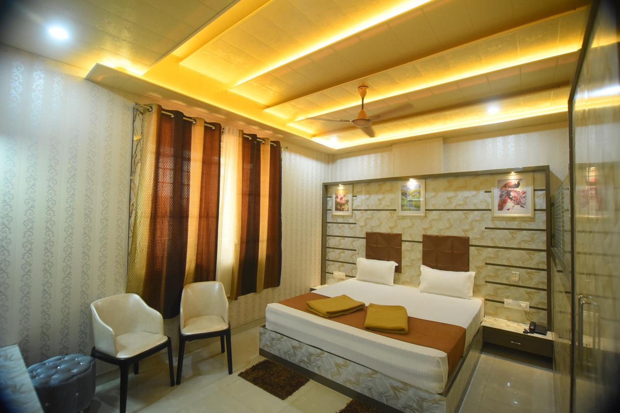 R Empire Revtree Hotel Davanagere Ngoại thất bức ảnh