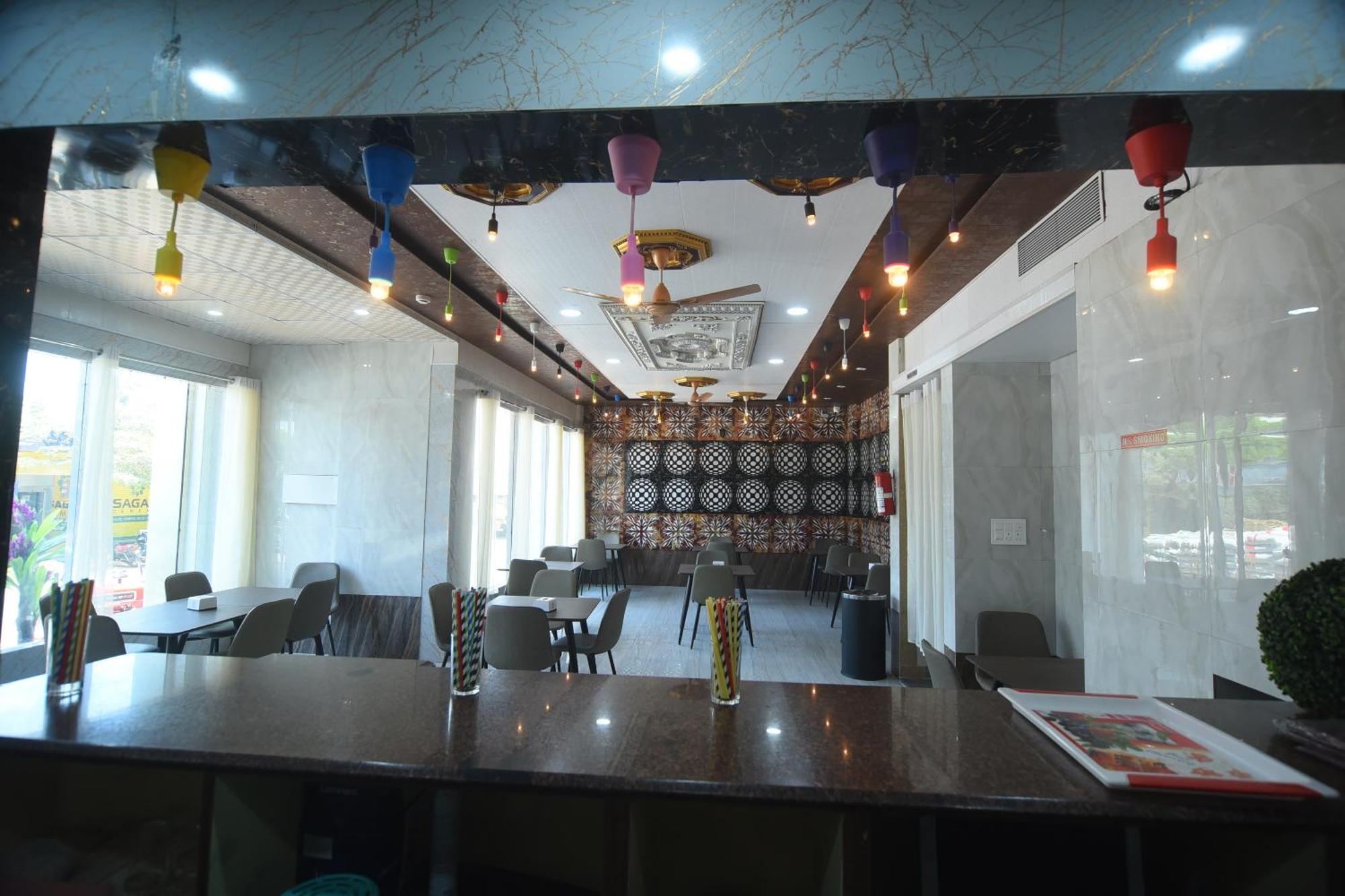 R Empire Revtree Hotel Davanagere Ngoại thất bức ảnh