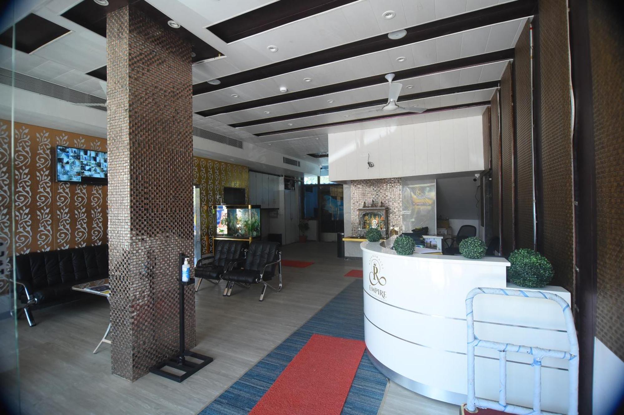 R Empire Revtree Hotel Davanagere Ngoại thất bức ảnh