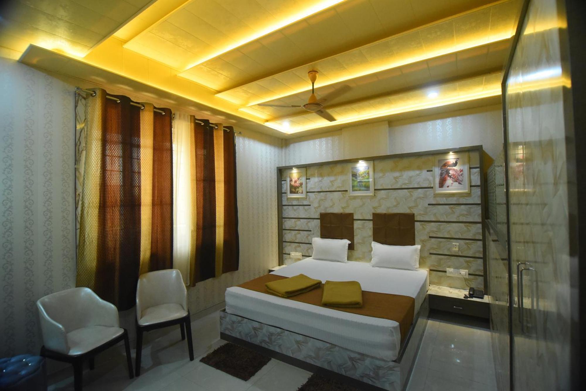 R Empire Revtree Hotel Davanagere Ngoại thất bức ảnh
